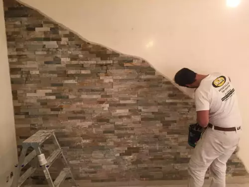 Naturstein mit Stucco Veneziano Kombiniert mit Naturstein